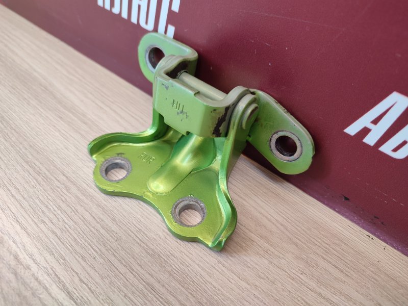 Петля двери