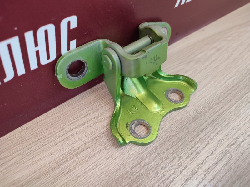 Петля двери