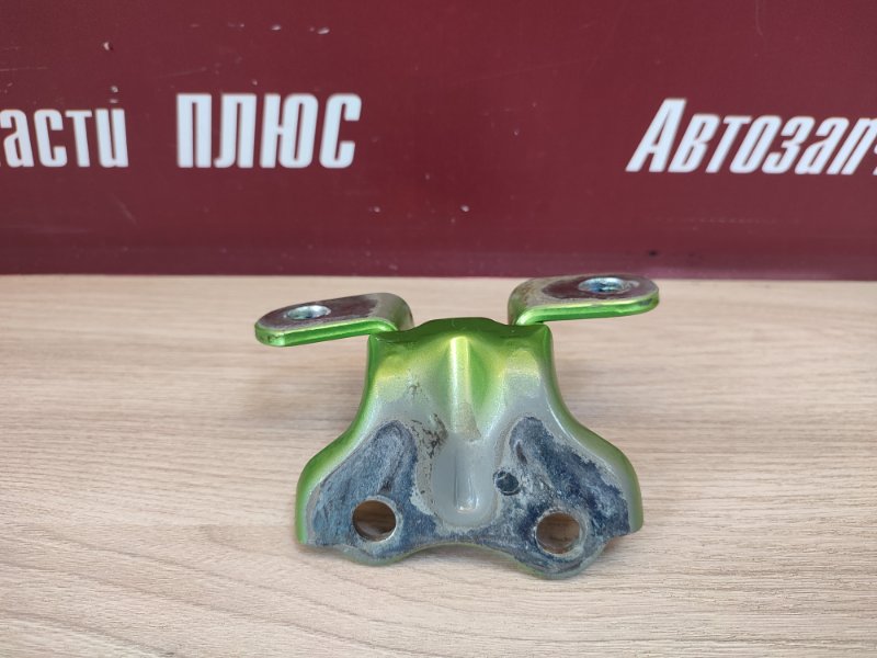 Петля двери