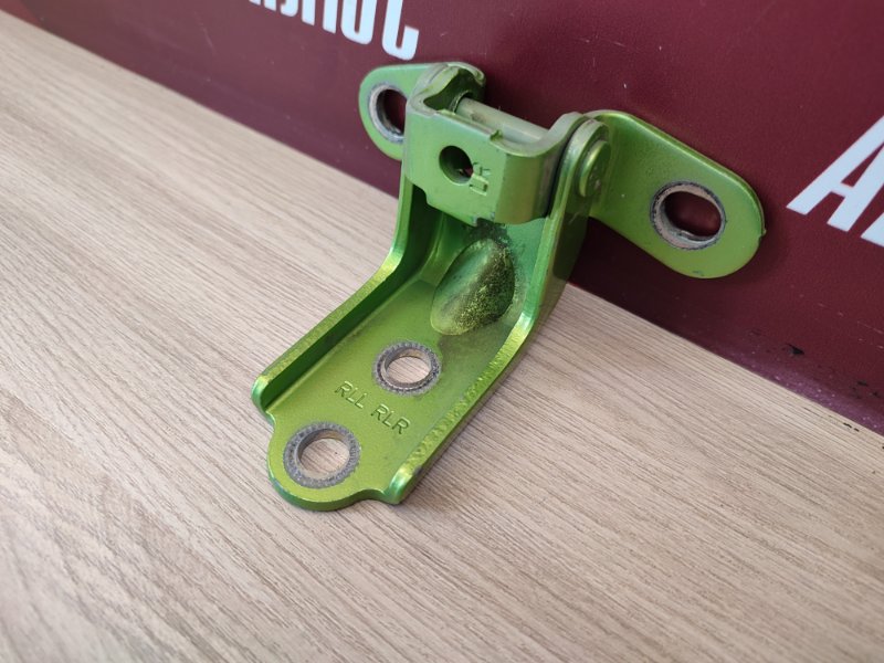 Петля двери