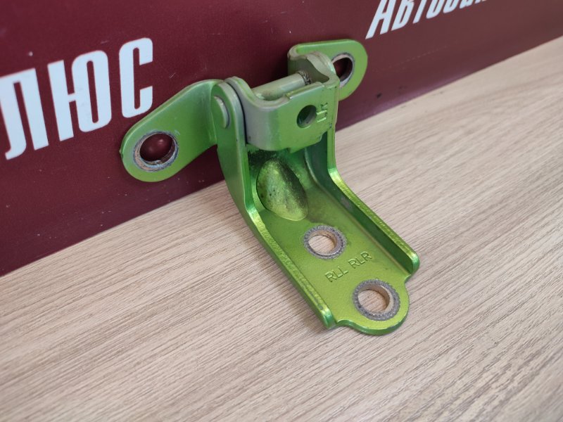 Петля двери