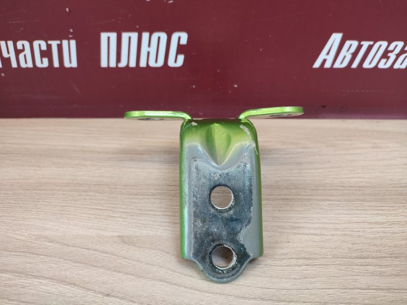 Петля двери