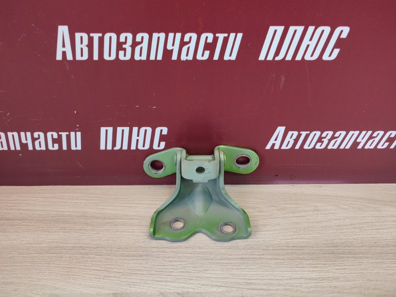 Петля двери