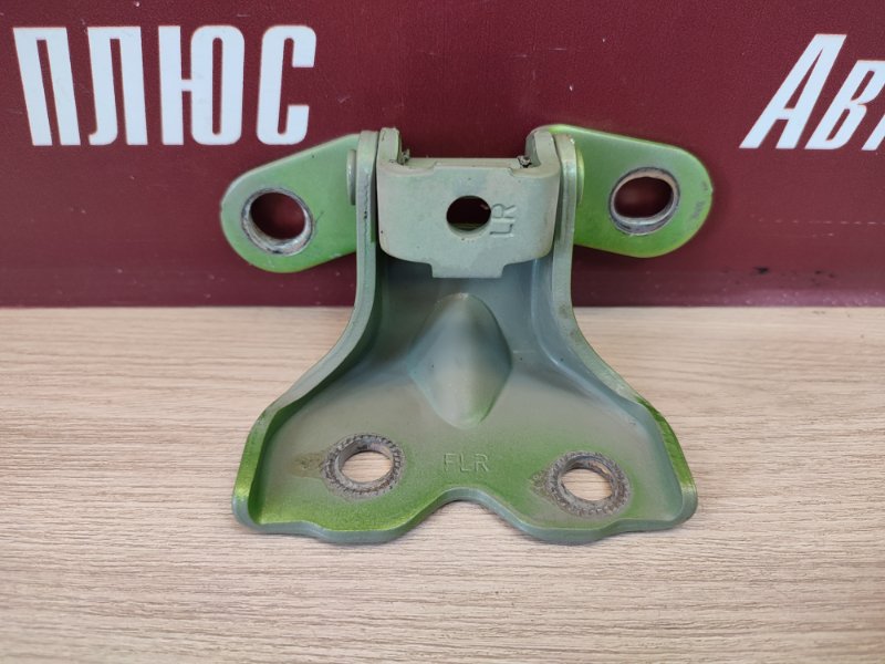 Петля двери