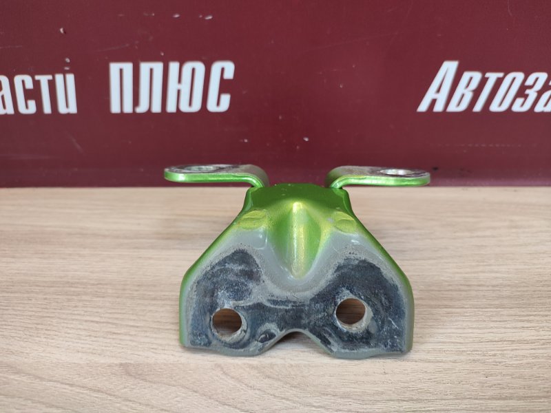 Петля двери