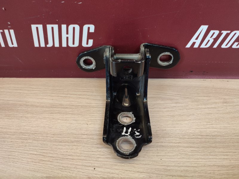 Петля двери