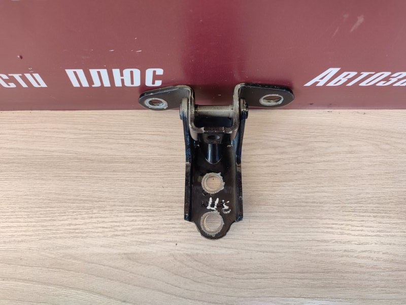 Петля двери