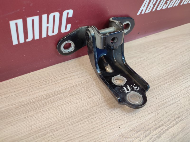 Петля двери