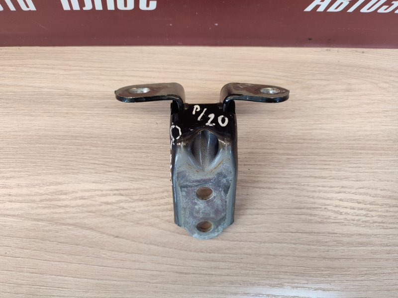 Петля двери