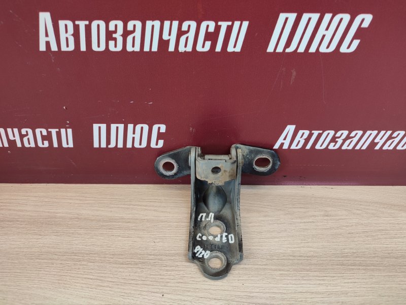 Петля двери