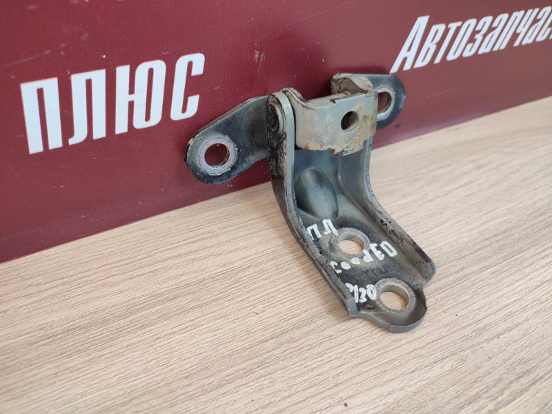 Петля двери