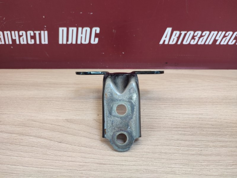 Петля двери