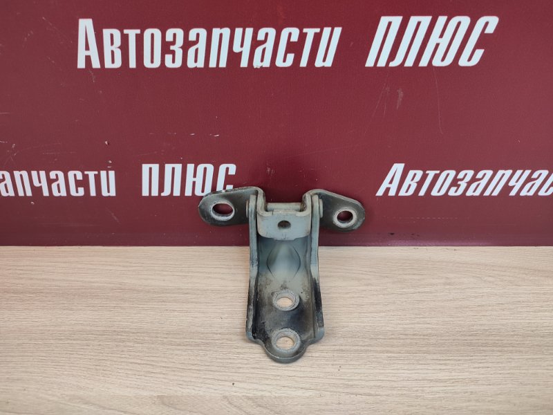 Петля двери