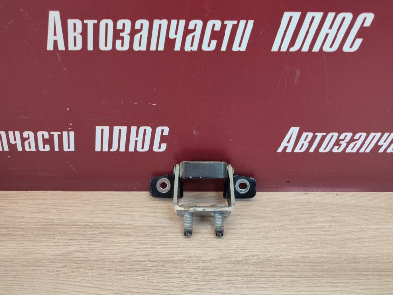 Петли крышки багажника