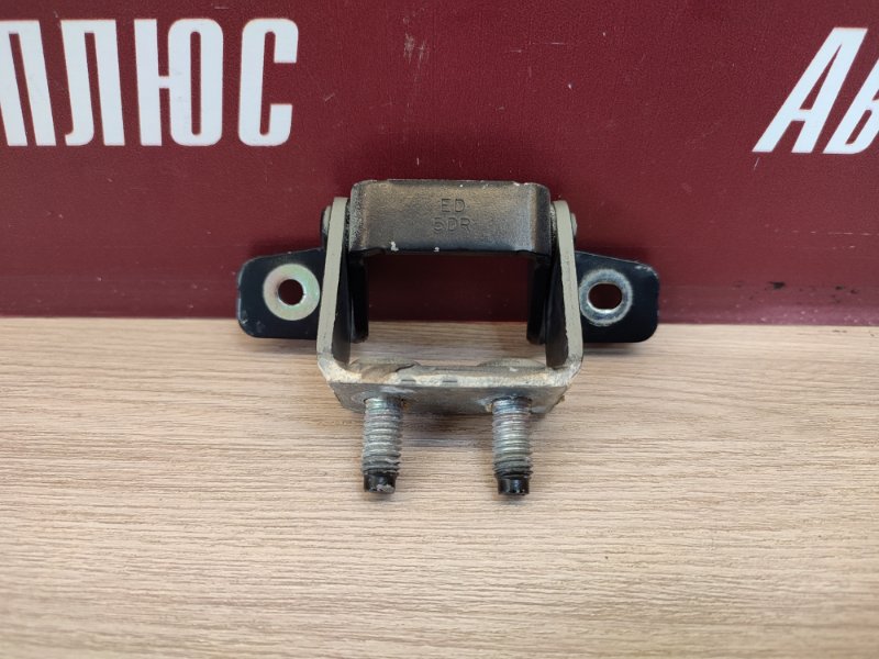 Петли крышки багажника