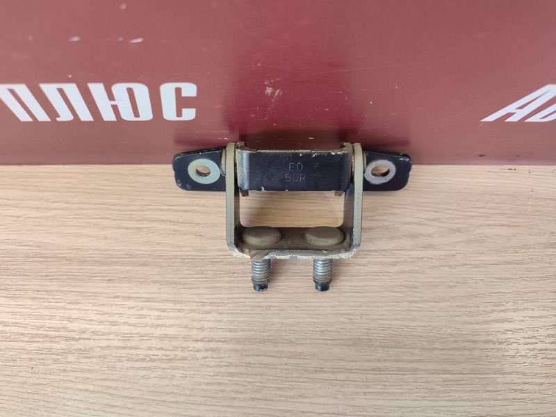 Петли крышки багажника