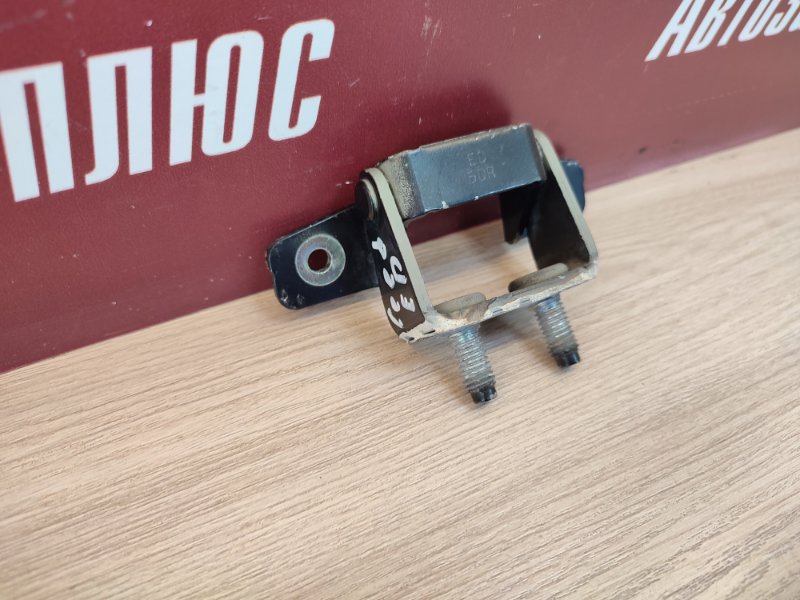 Петли крышки багажника