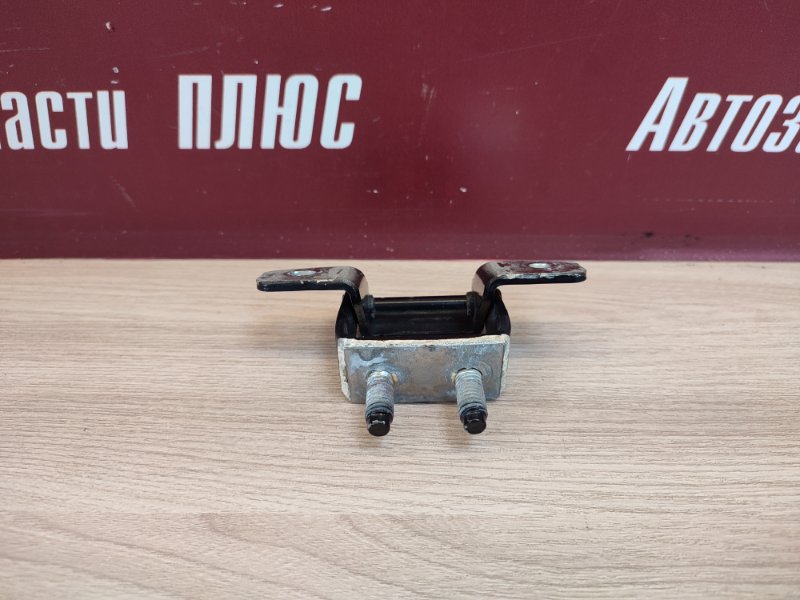 Петли крышки багажника