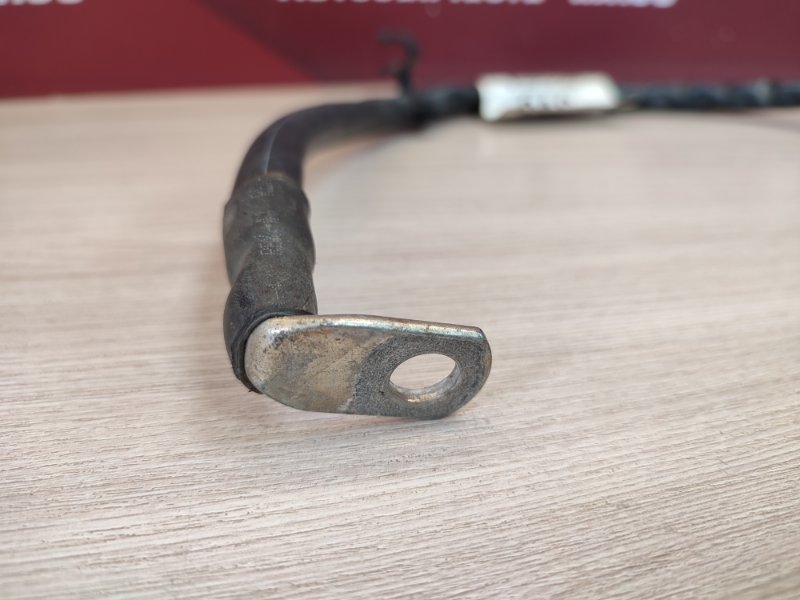 Клемма аккумулятора (минусовая)