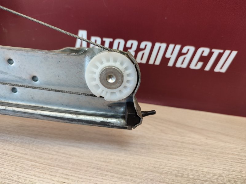 Стеклоподъемник    двери