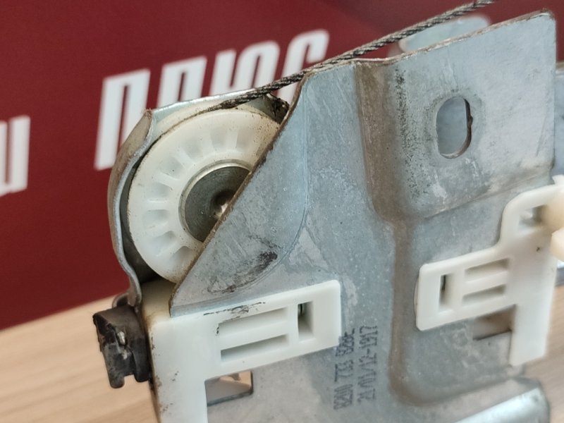 Стеклоподъемник    двери