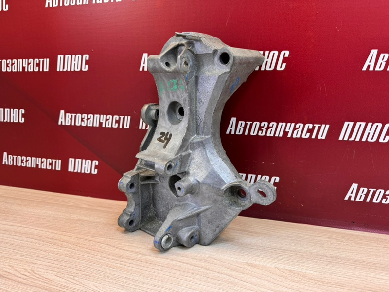 Кронштейн генератора