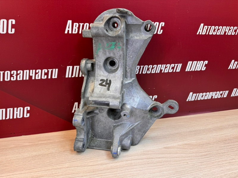 Кронштейн генератора