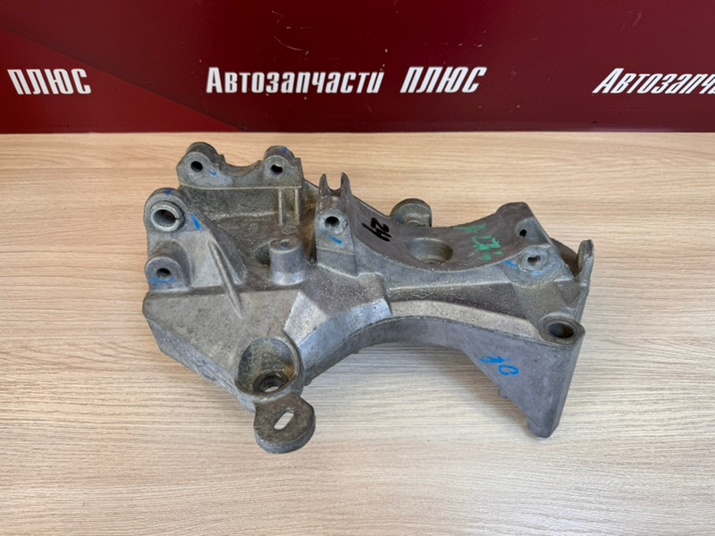 Кронштейн генератора