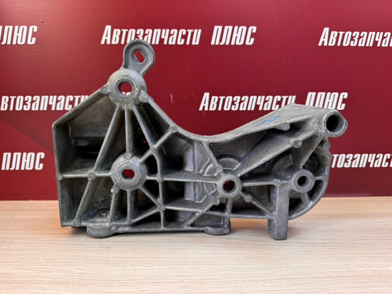 Кронштейн генератора