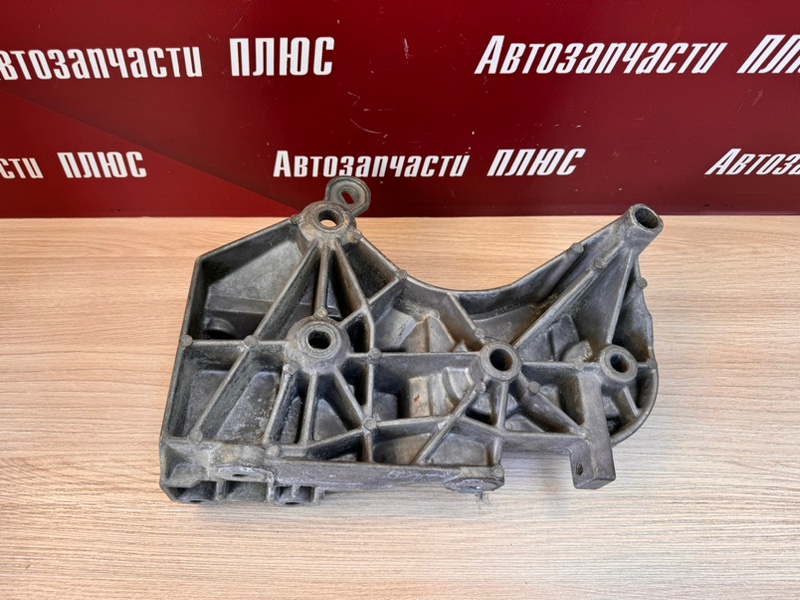 Кронштейн генератора