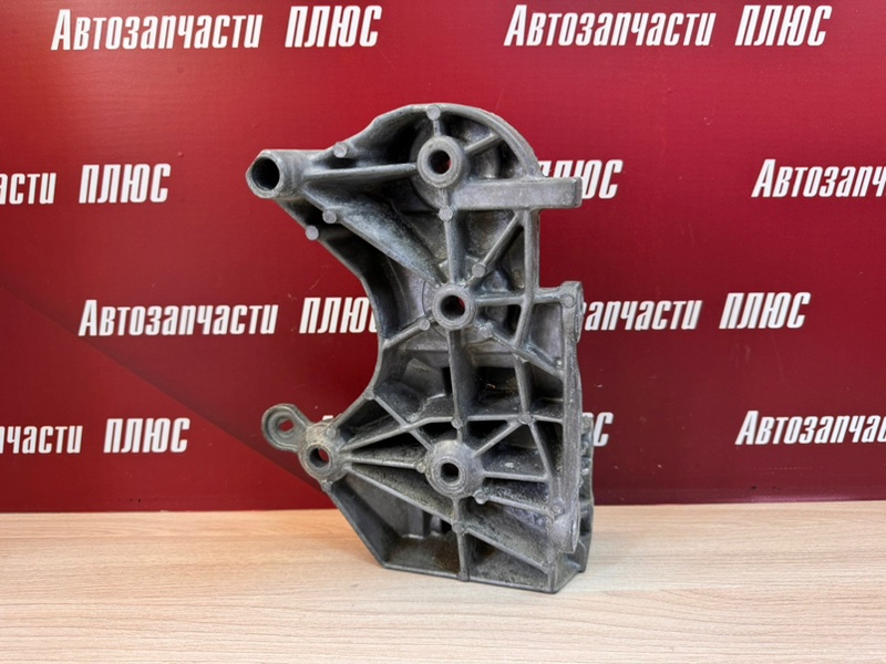 Кронштейн генератора