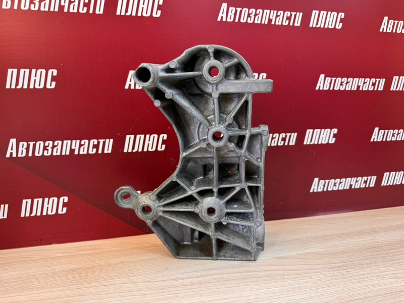 Кронштейн генератора