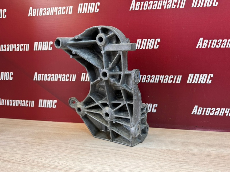 Кронштейн генератора