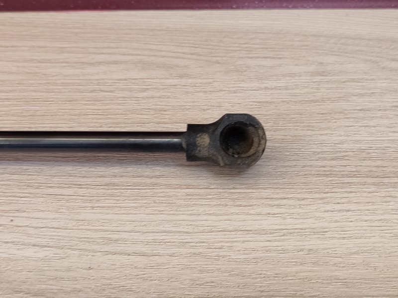 Амортизатор багажника