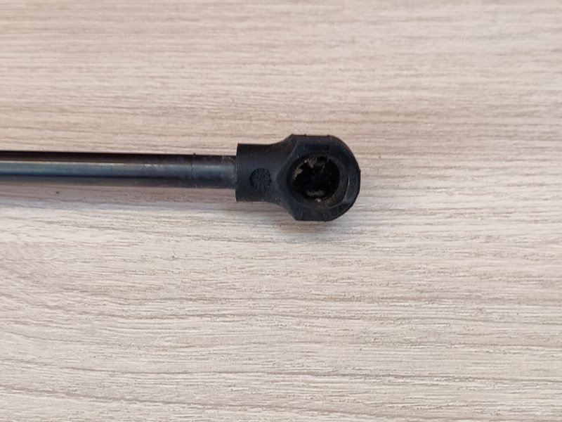 Амортизатор багажника