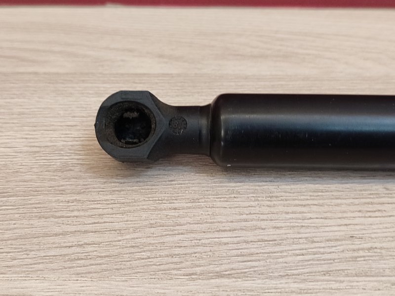 Амортизатор багажника