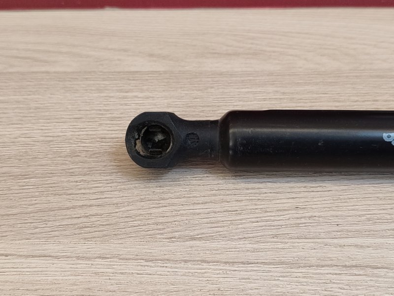 Амортизатор багажника