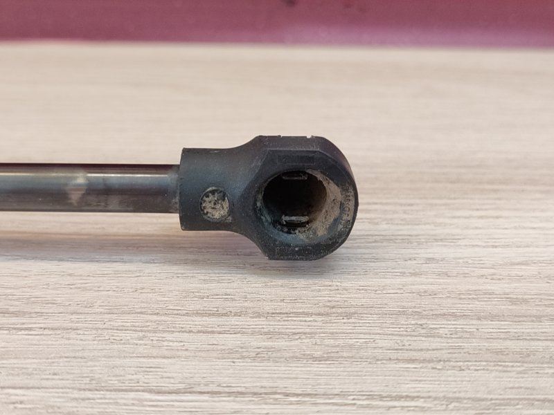 Амортизатор багажника