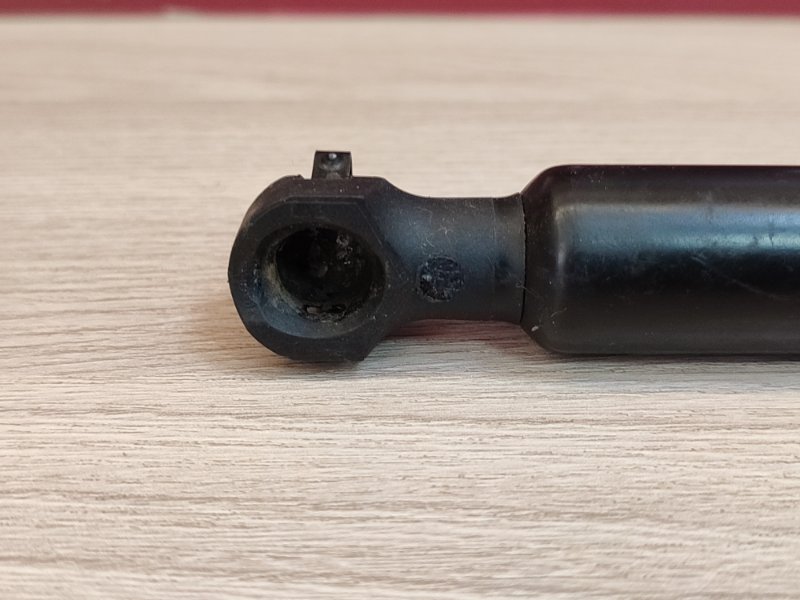 Амортизатор багажника