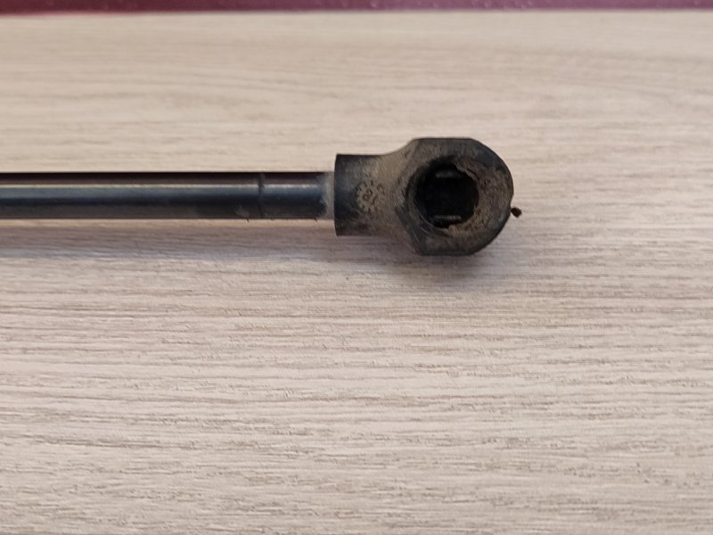 Амортизатор багажника