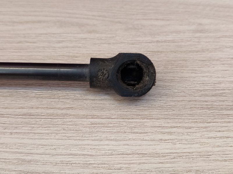 Амортизатор багажника