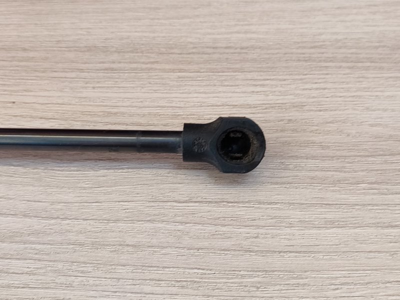 Амортизатор багажника