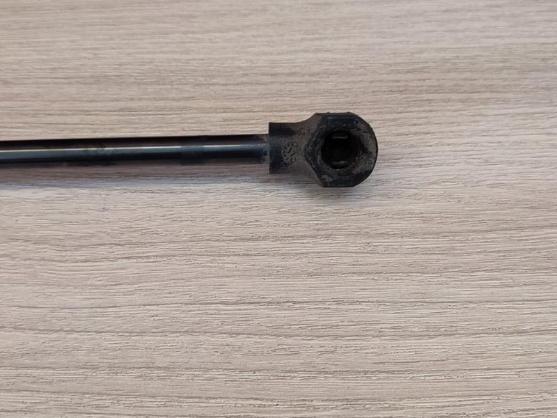 Амортизатор багажника