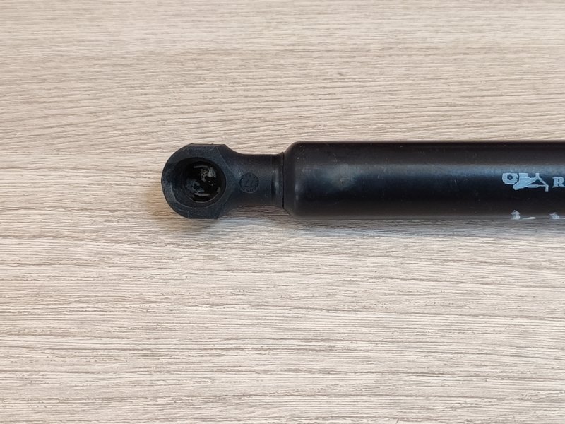 Амортизатор багажника