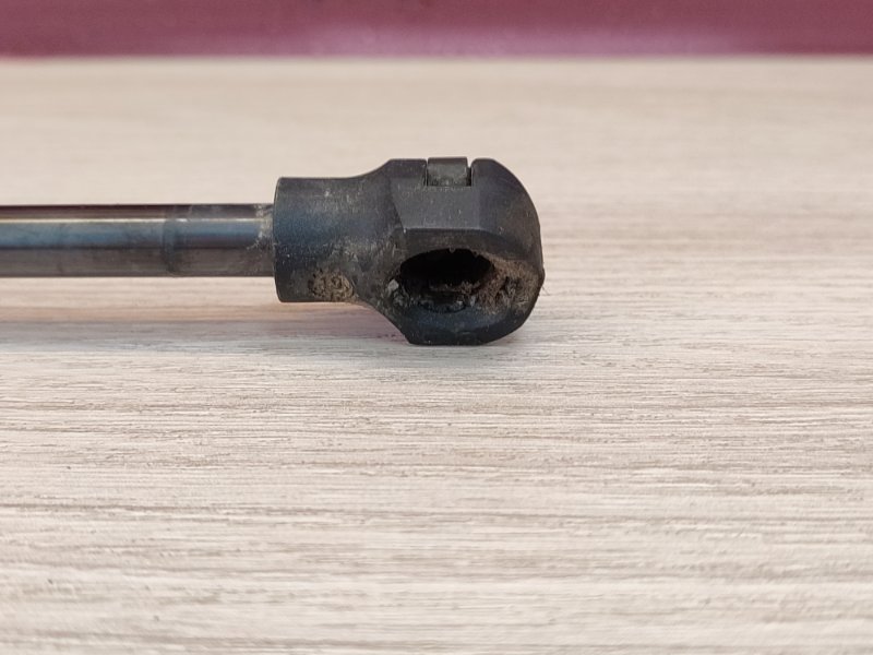 Амортизатор багажника