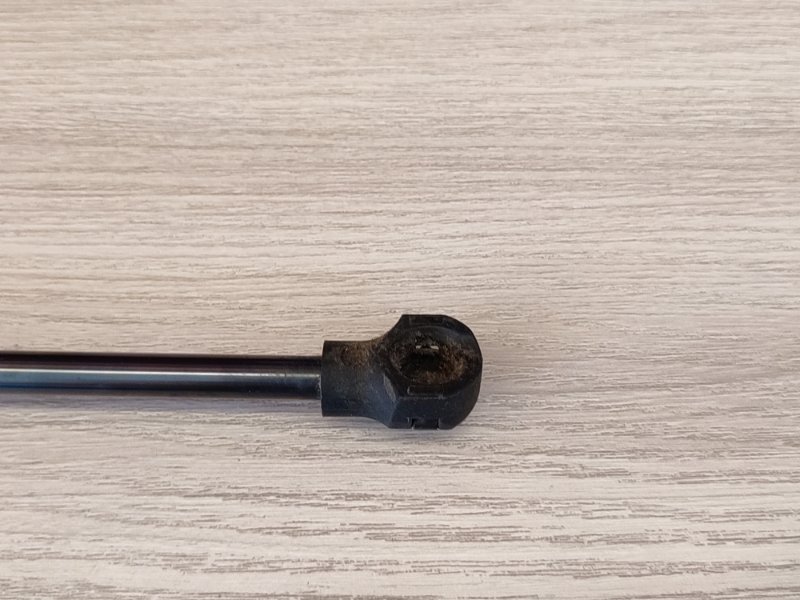 Амортизатор багажника