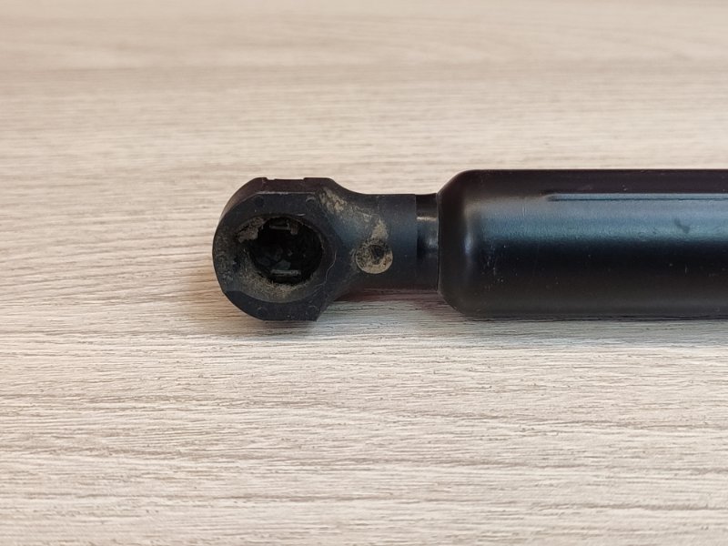 Амортизатор багажника