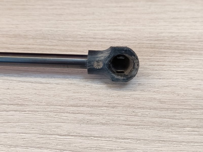 Амортизатор багажника