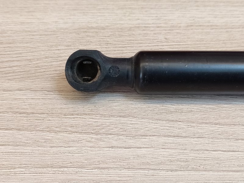 Амортизатор багажника