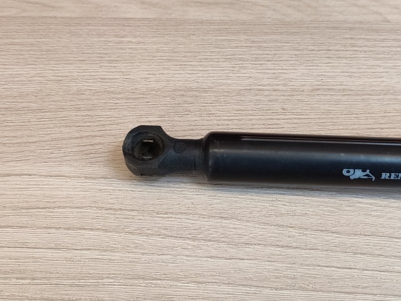 Амортизатор багажника